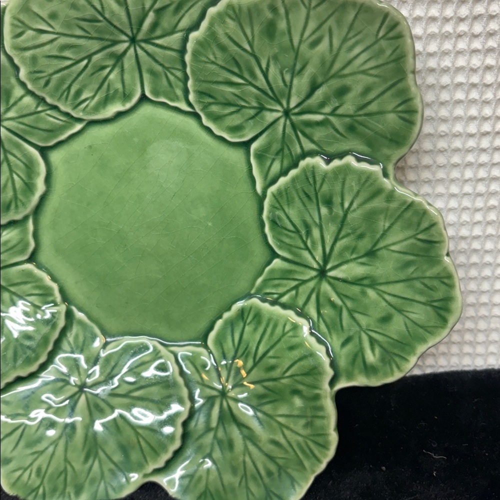 Bordallo Pinheiro Geranium charger plate - Picture 5 of 7